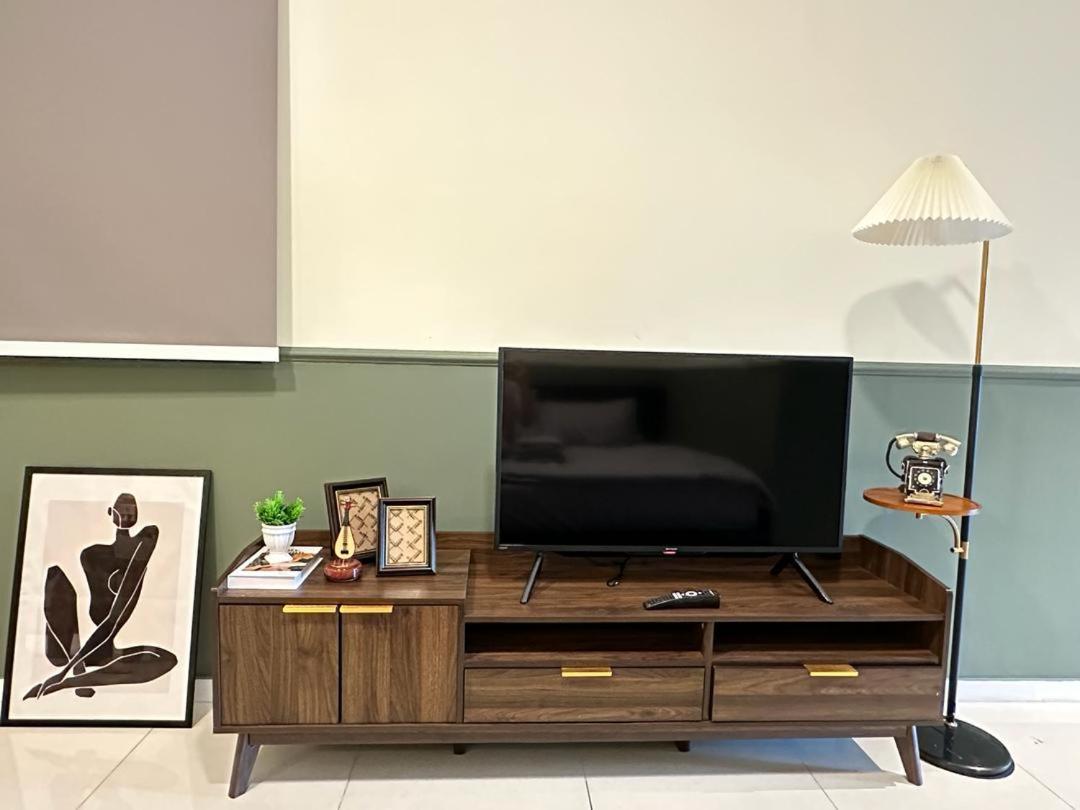 Paradigm 4pax 2king Bed Netflix Wifi * Johor Bahru