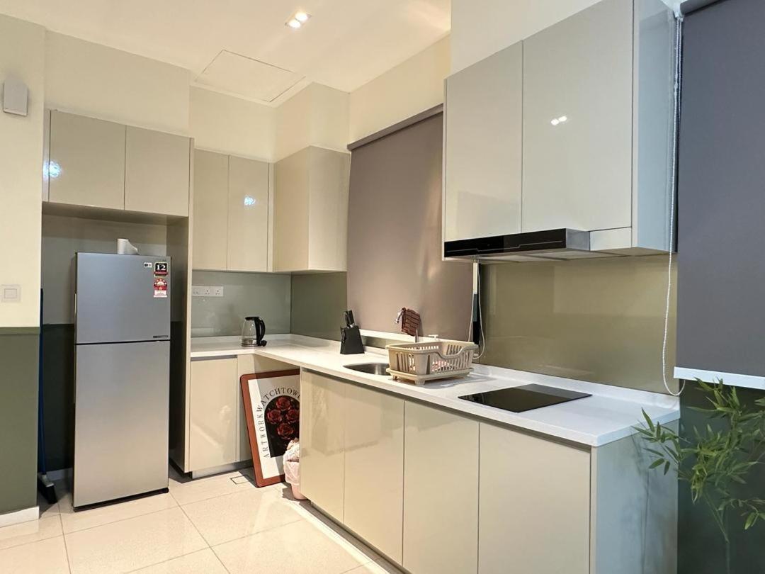 Paradigm 4pax 2king Bed Netflix Wifi Apartment Johor Bahru
